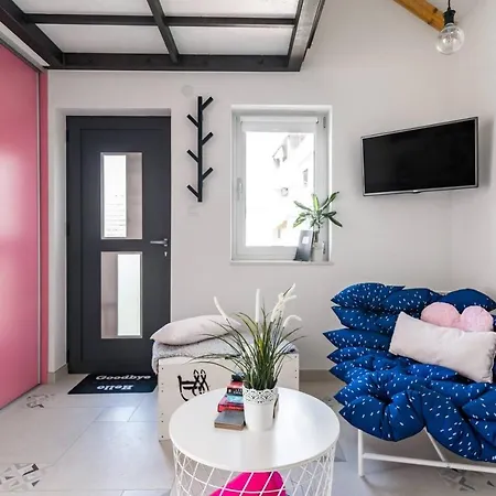 شقة Soak In The Jacuzzi Under The Stars At A Quirky Abode