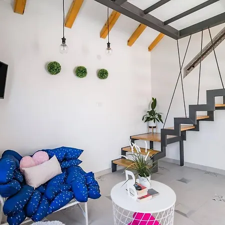 شقة Soak In The Jacuzzi Under The Stars At A Quirky Abode *